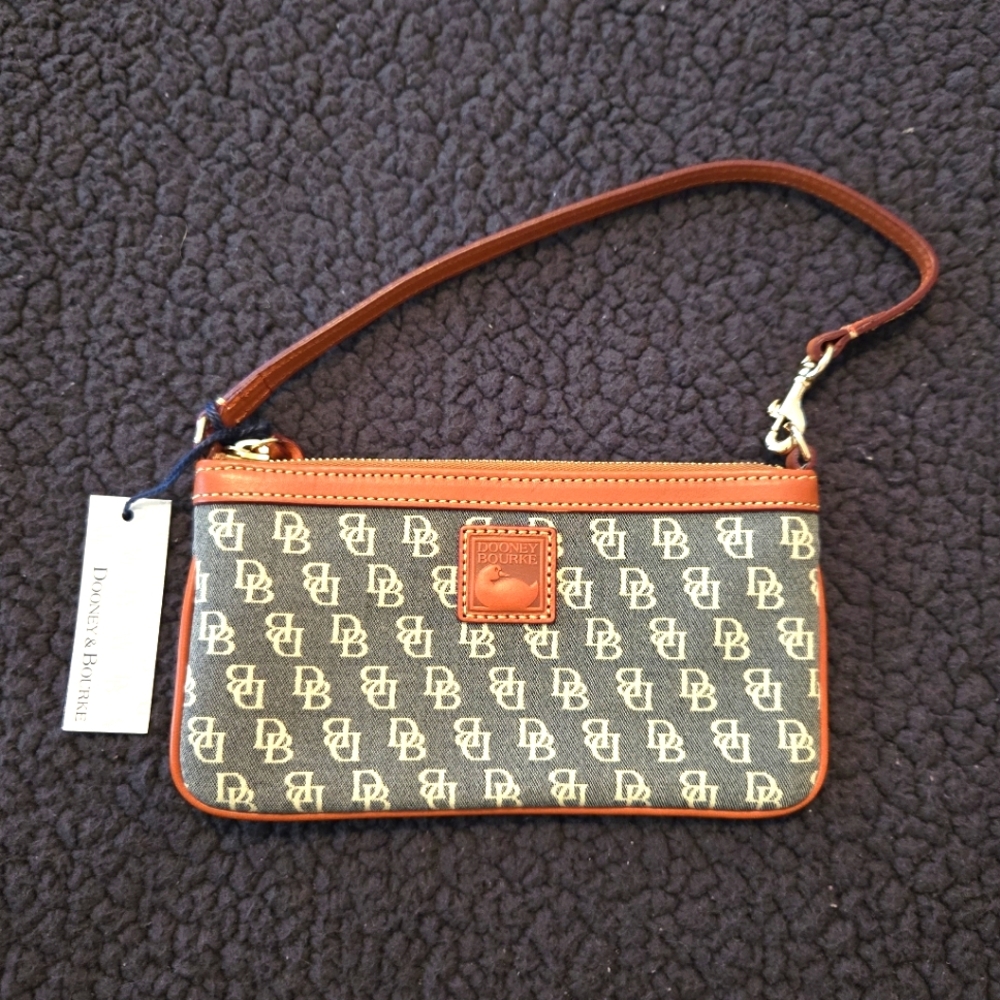 NWT Dooney & Bourke wristlet